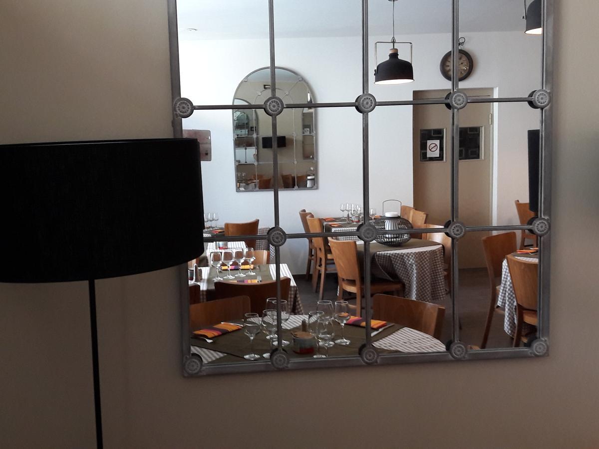 Hotel-Restaurant "Chez Carriere" Aigues-Mortes Exterior photo